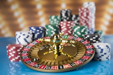 Evolution Gaming live blackjack table with dealer and multi-camera view on hoki vip mobile app